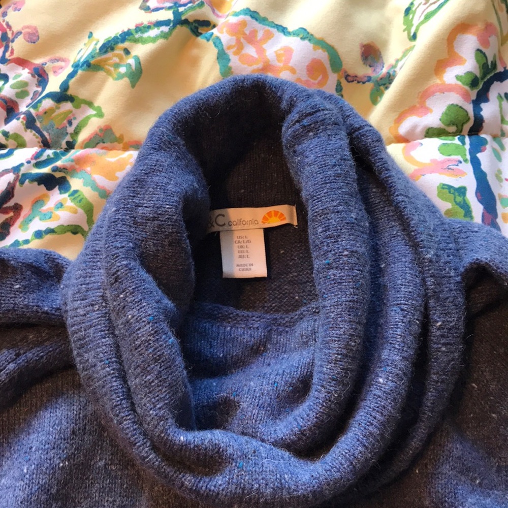 Sweater - Picture 2 of 3